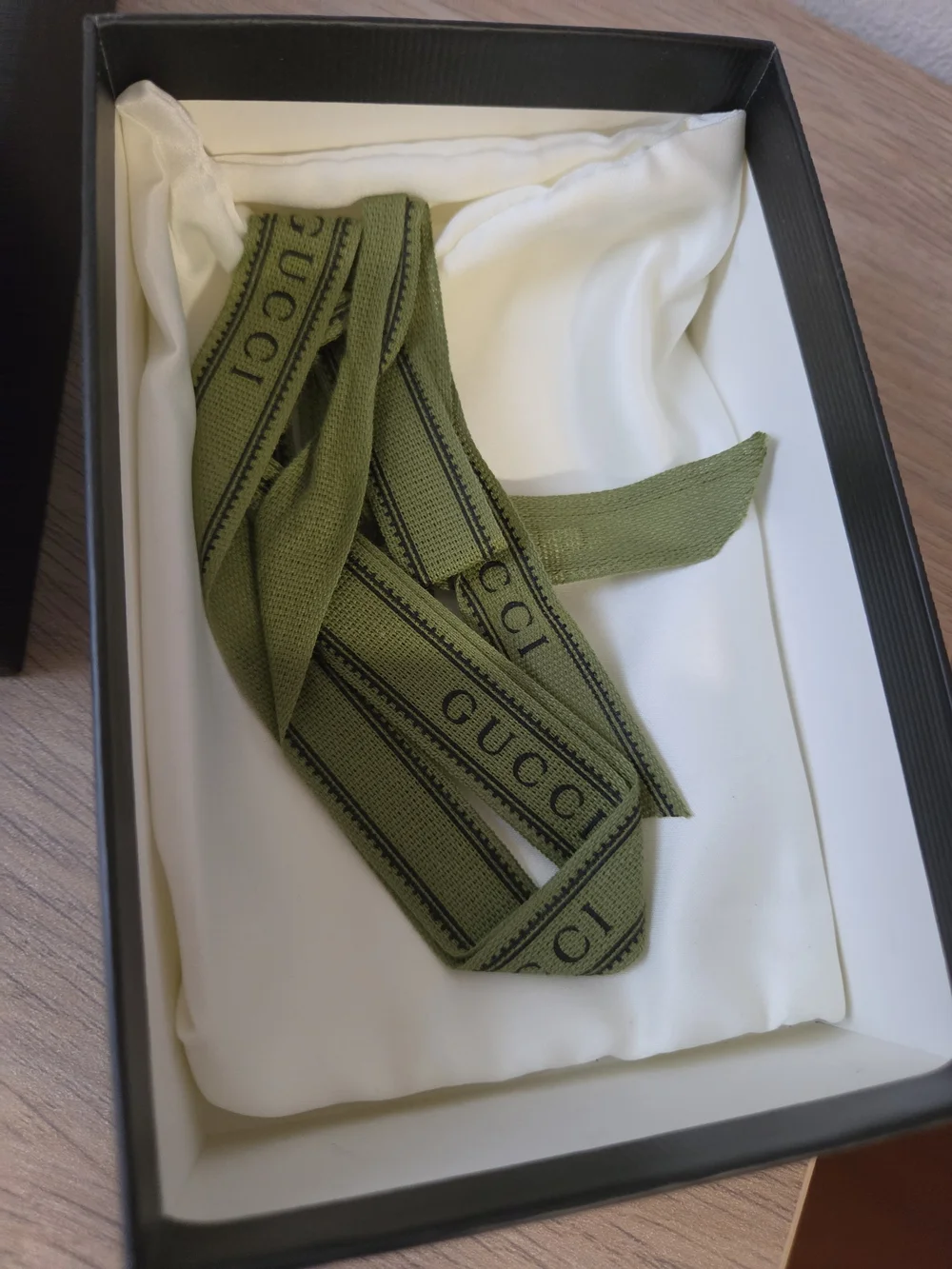 Gucci compact black